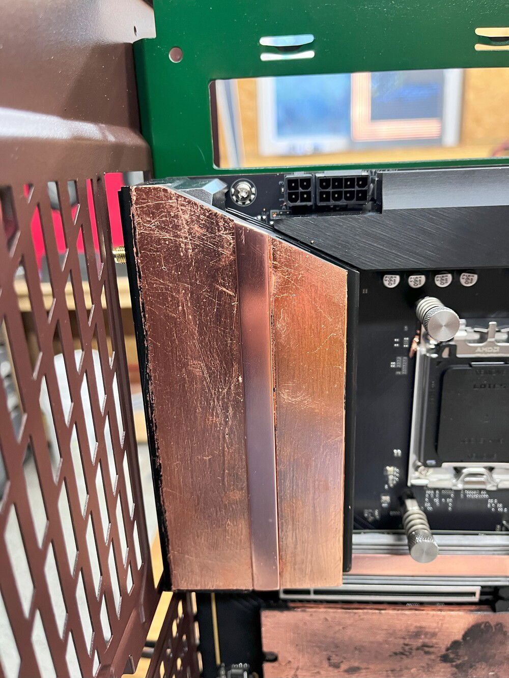 I started pulling it apart and thinking of paint, leaf etc.. and I decided to cut copper sheet metal and fit it on top of the existing heat sink