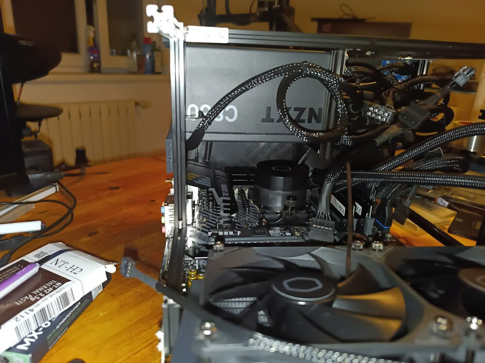 AIO imstalled (quite fiddly in the limited space in there)