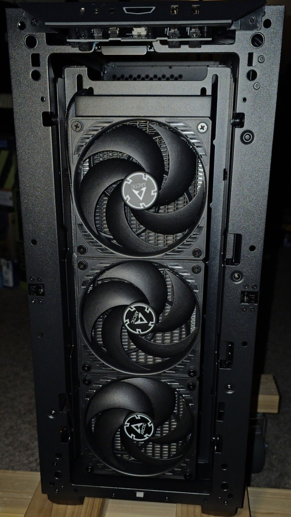 rad. mounted to chassis w/ fans (push/pull)