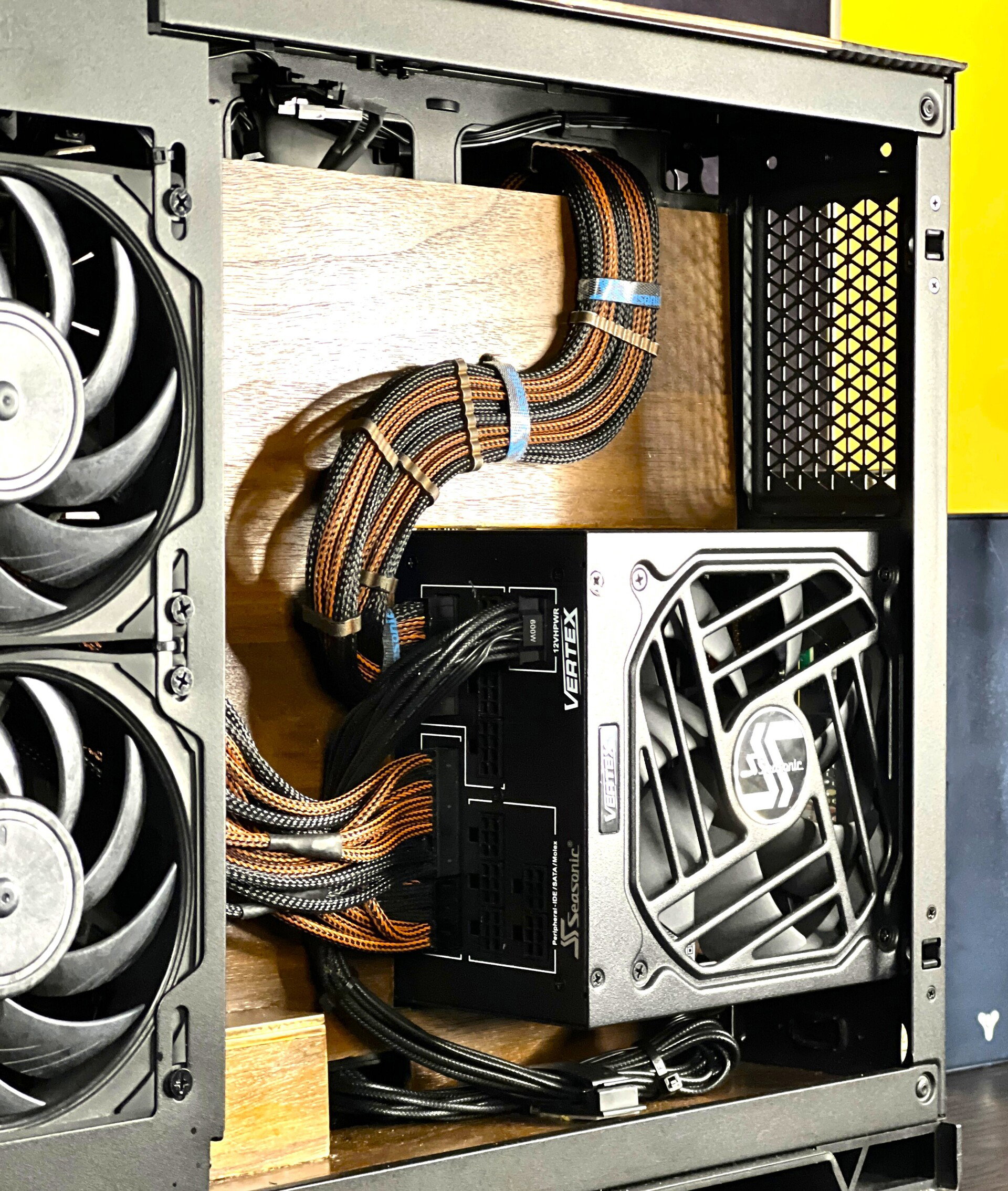 Whiskey lounge-themed build in the Corsair 2500X » builds.gg