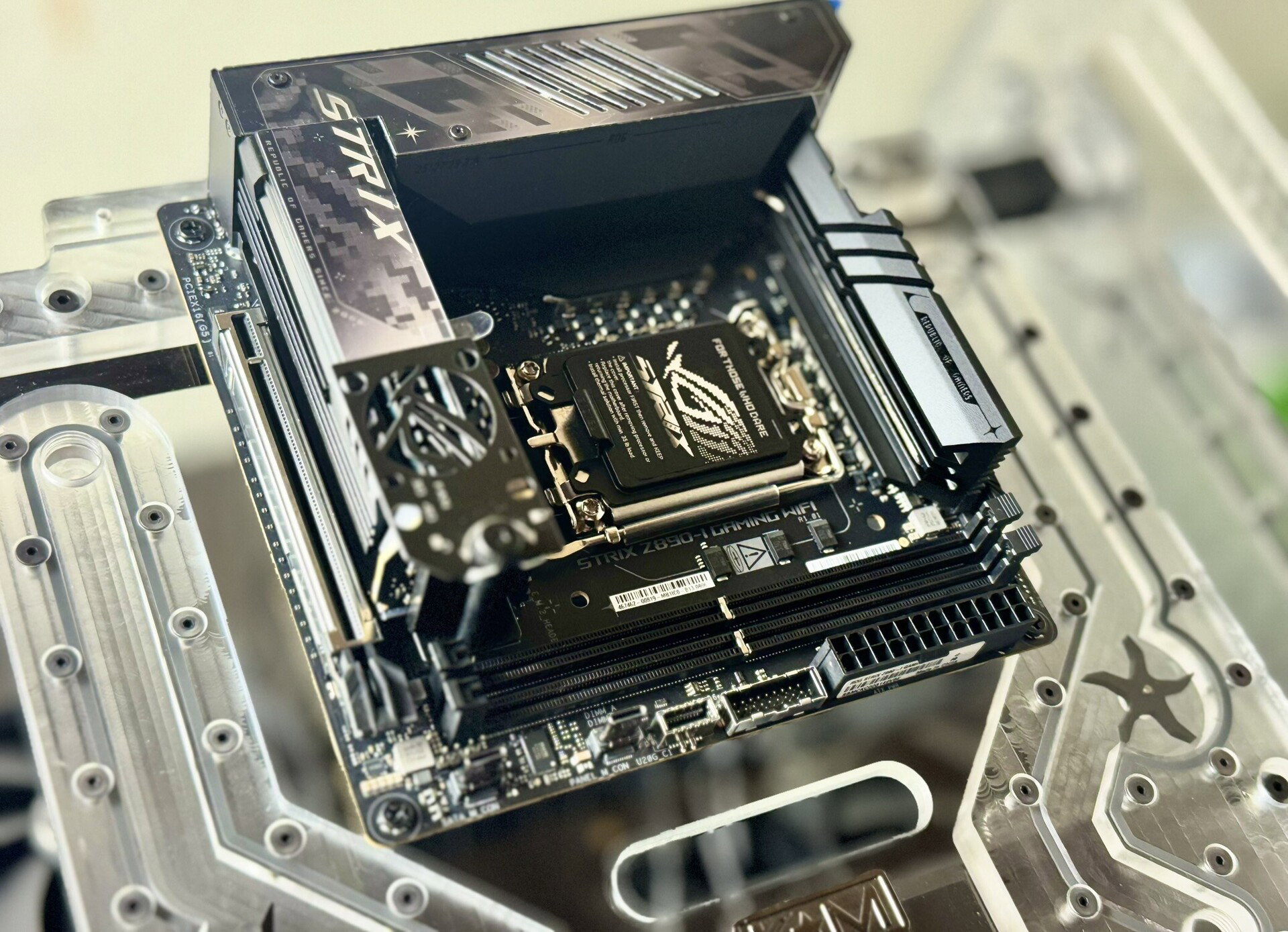 ROG Bench (itx) » builds.gg