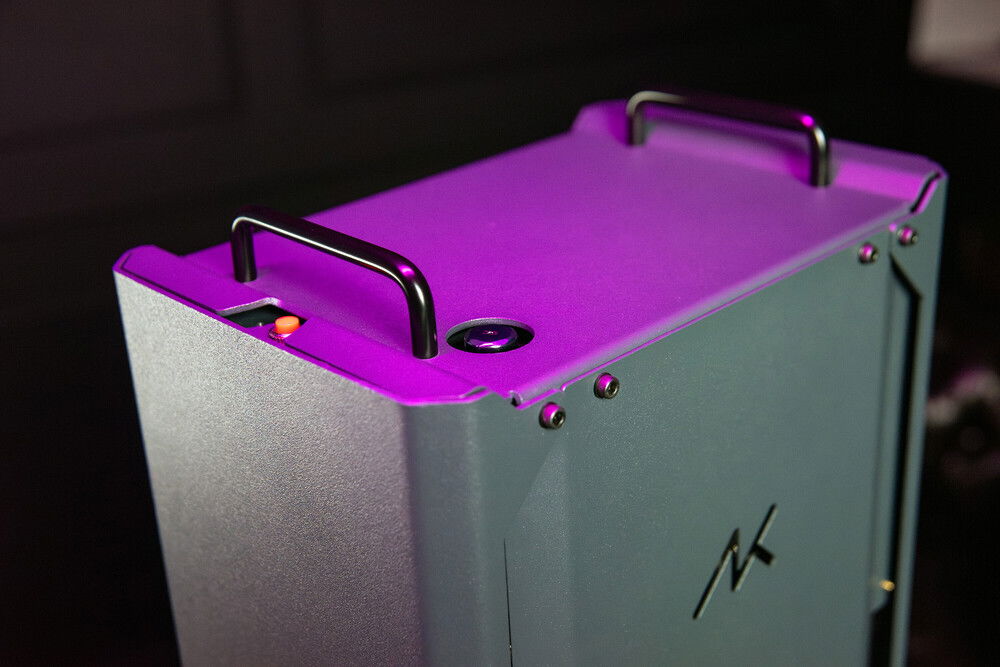 Upper side: handles, power-on and fill port.