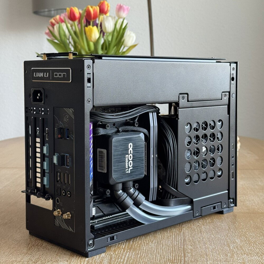 CPU waterblock with integrated pump from Alphacool