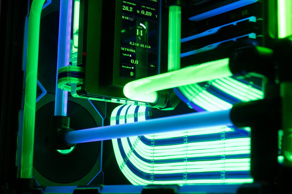 Upper pipe: liquid
Down pipe: UV LED strip inside