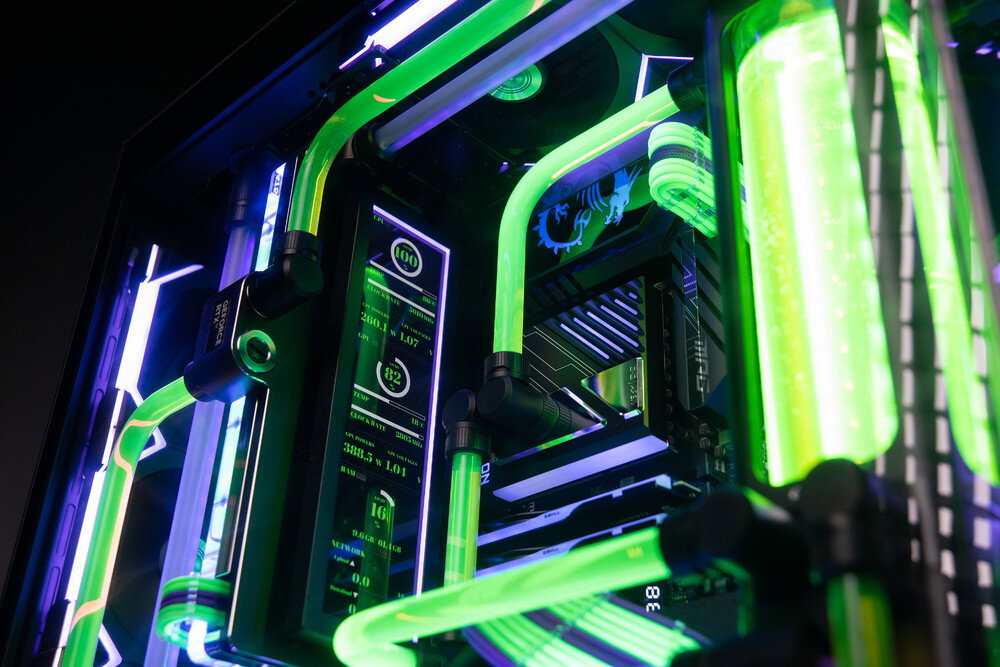 One more UV LED strip is hiddden in the pipe inside the reservoir.