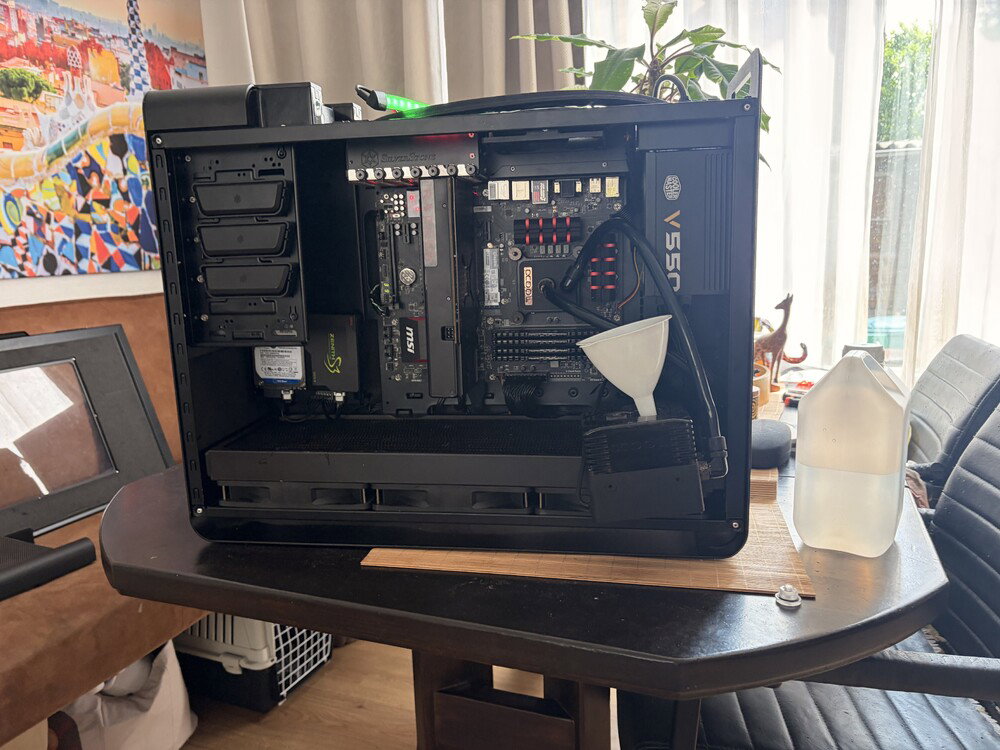 Filling it up (with demi water for testing, once ready EK Clear UV Active will be used)