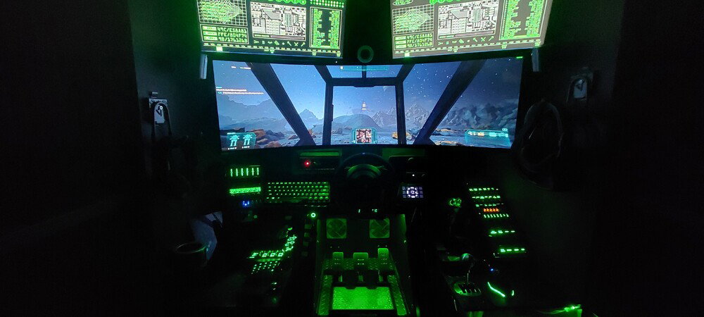 Playing Mech Warrior 5 inside the simpod