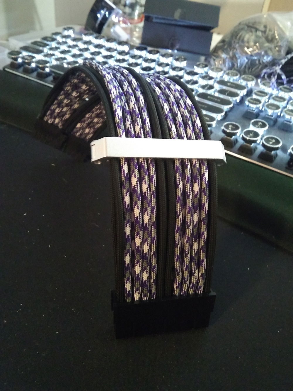 Custom cables with coreless paracord from MainFrame Customs