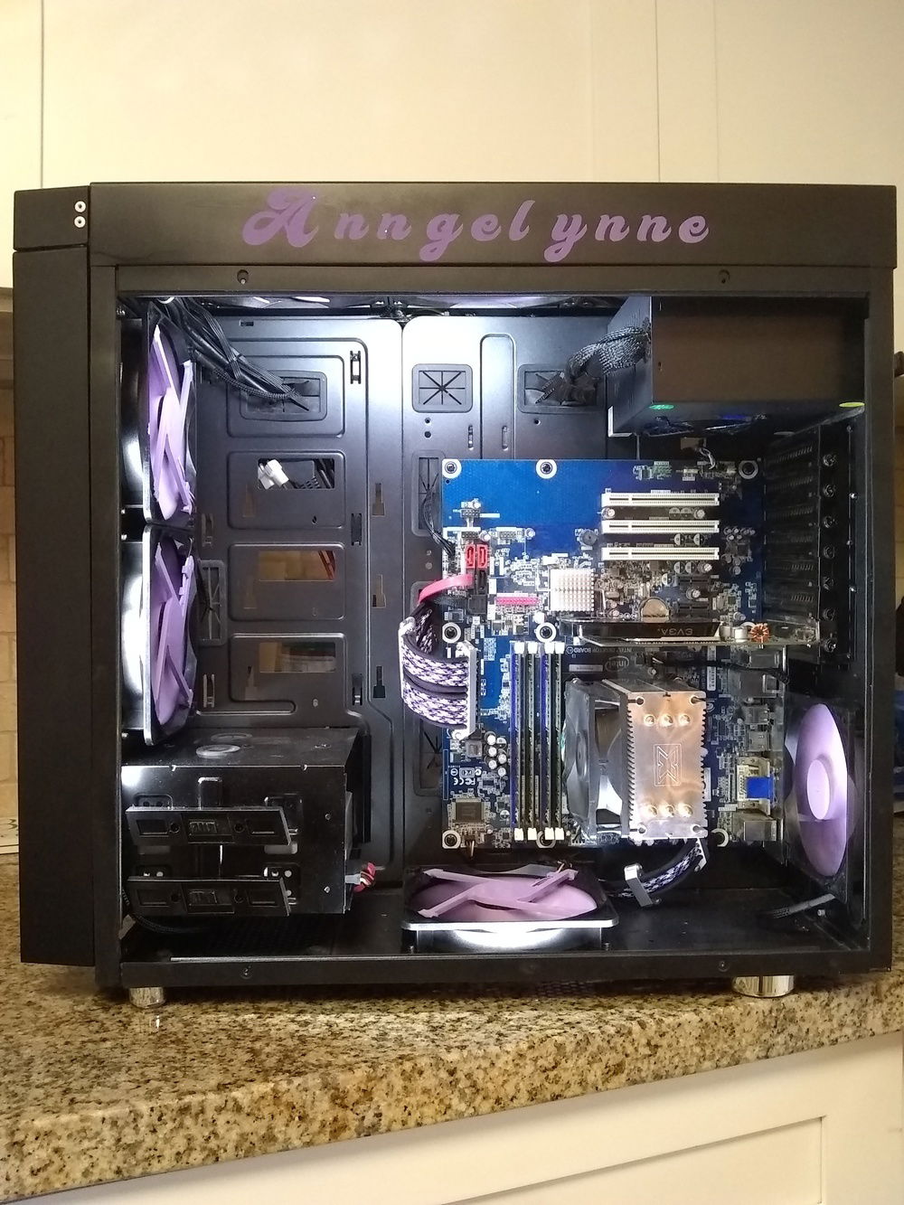 So much room... and that cable management....