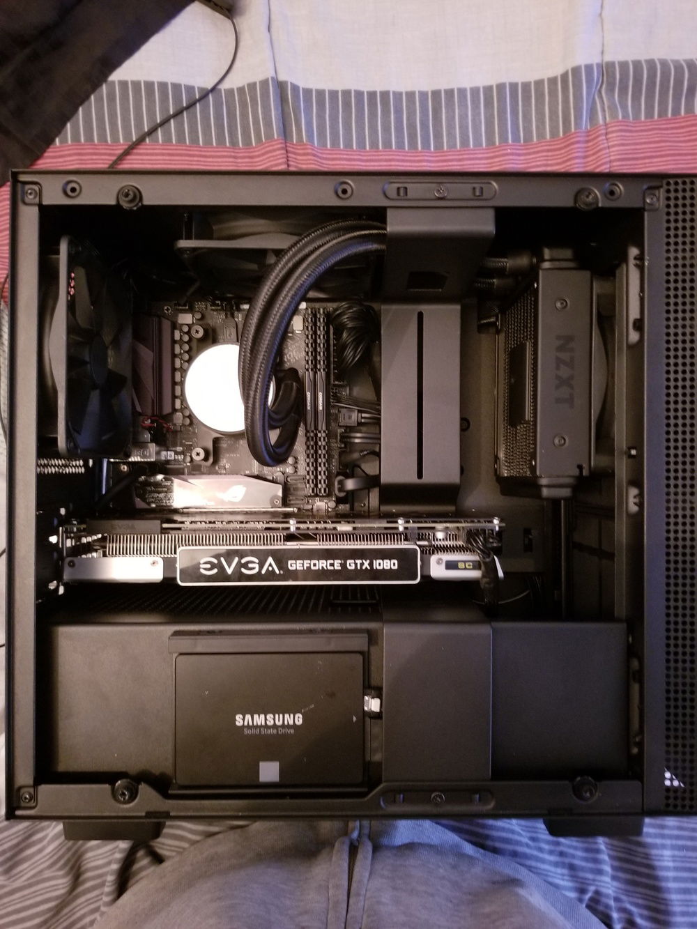 first picture without pink cables