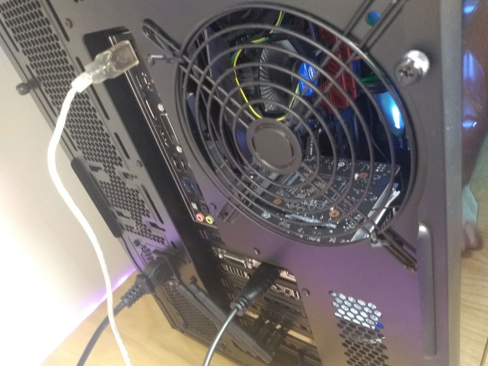 The single usb leads to the plugable usb hub