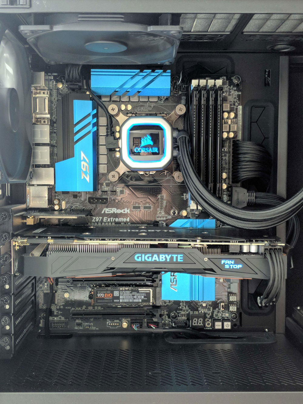 Closer shot at the inside of the case.