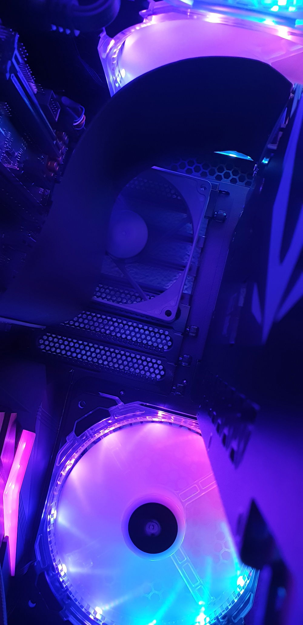 The hidden Noctua fan.
