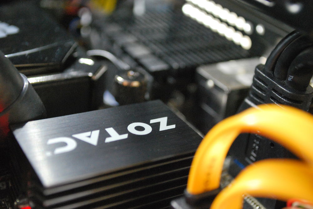 Mobo shot that still makes a great lockscreen wallpaper.