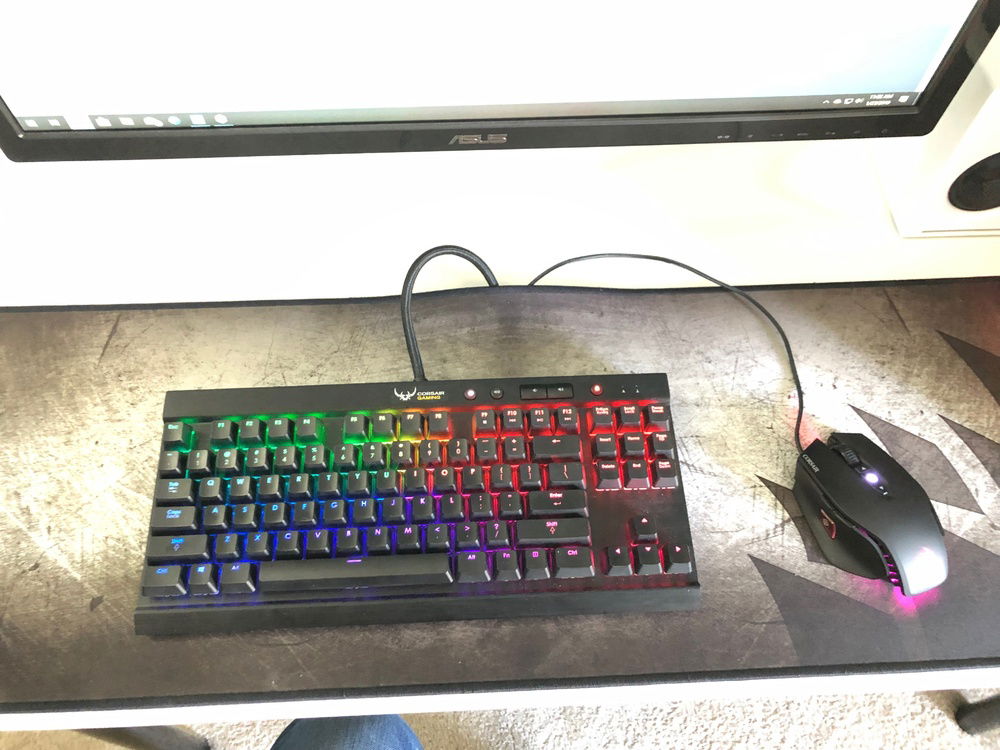 K65 RGB keyboard/ M65 Pro and Corsair XL desk mat