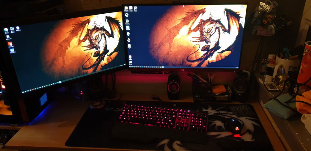 Benq 24"
Aoc 27" 144hz
Corsair K70 and M65 pro