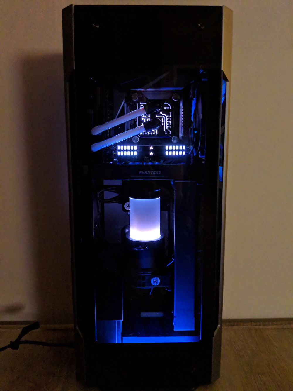 Picture doesn't do it justice; it's really a soft white-grey glow.