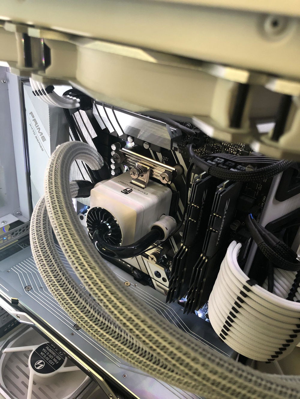 G.SKILL Trident Z - 3200MHz, CL14