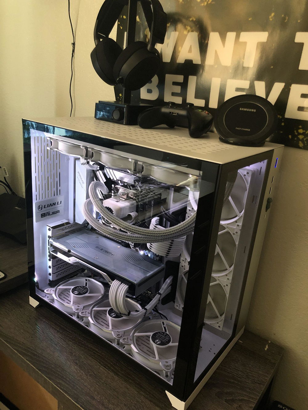 Full view, side panels on