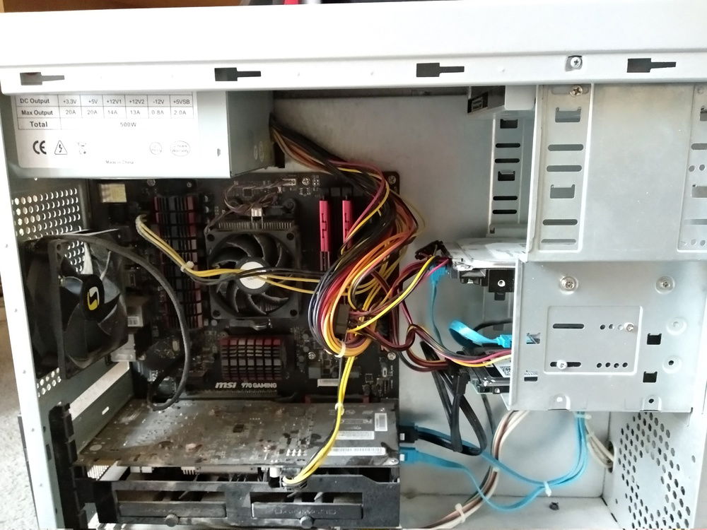 Terrible cable managment, I know