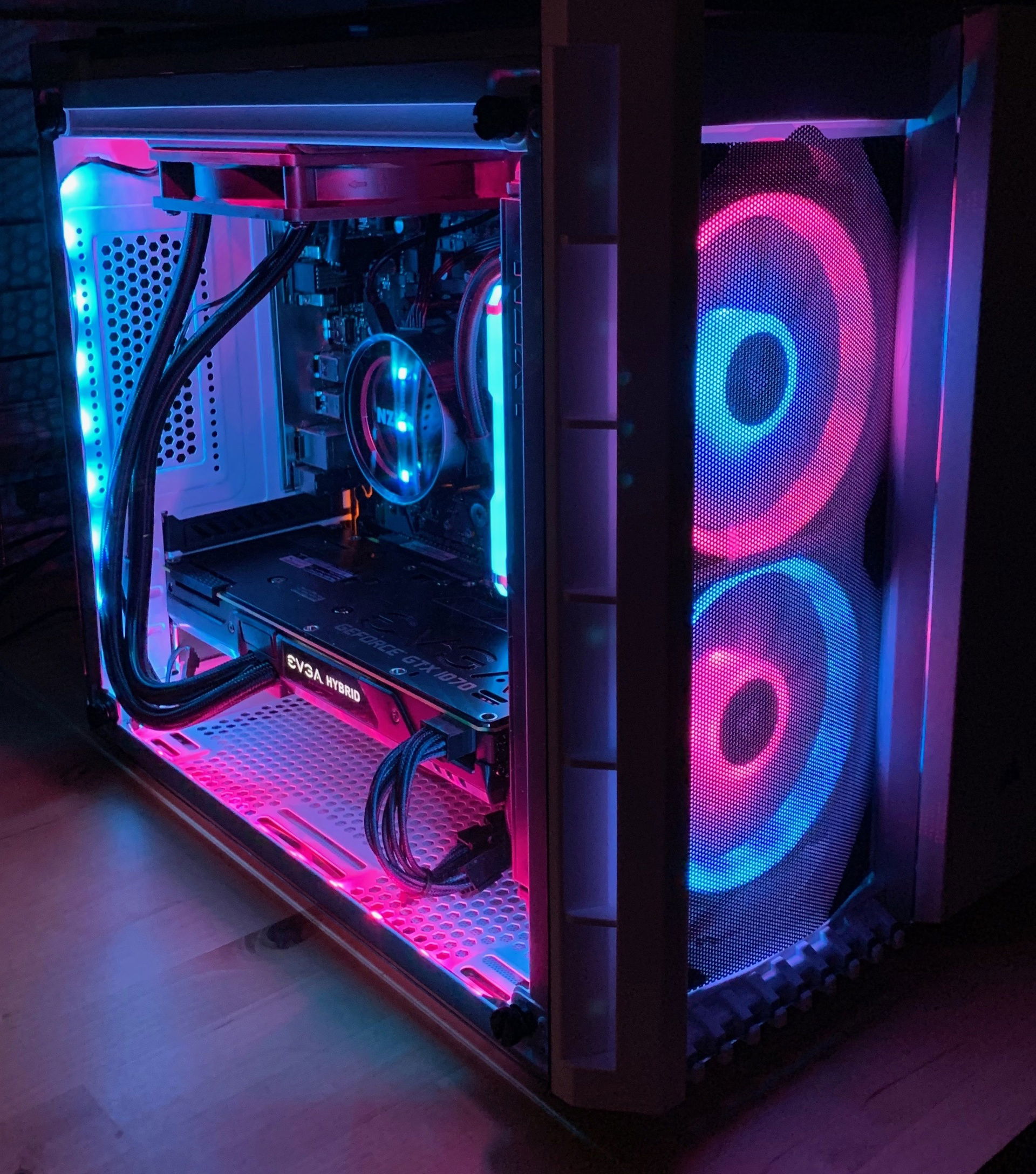 Compact, White, and RGB » builds.gg