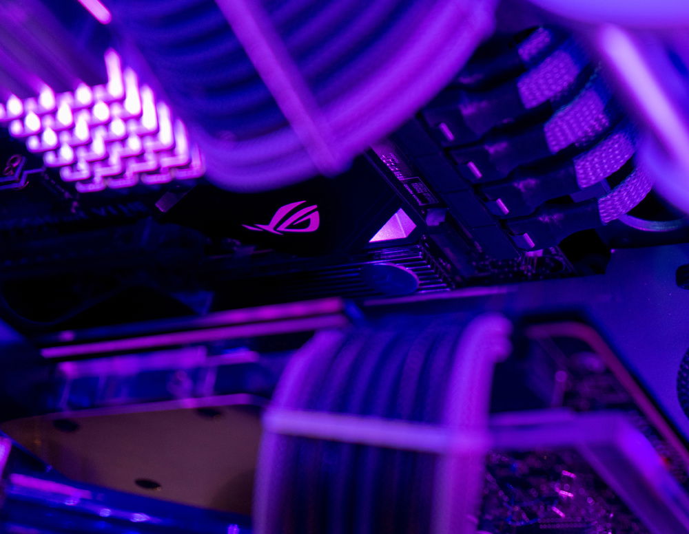 I sure do love sleeved Sata cables!  Credit to Mod-One.