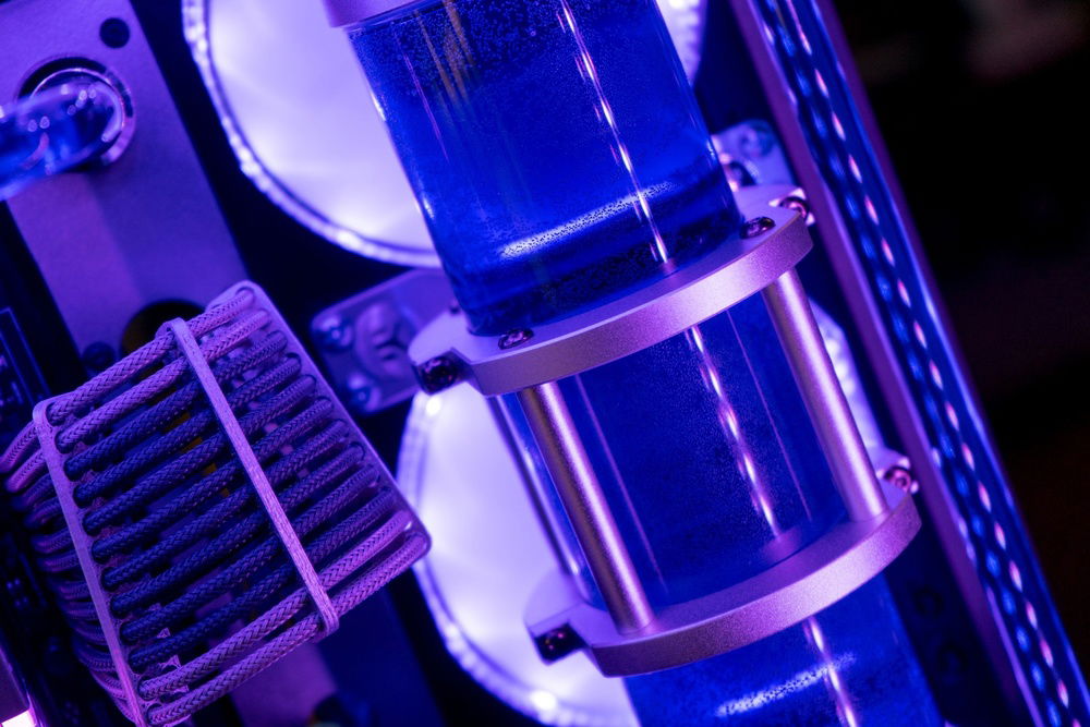 Primochill Kobra custom cables, as well as 3D printed cable combs.