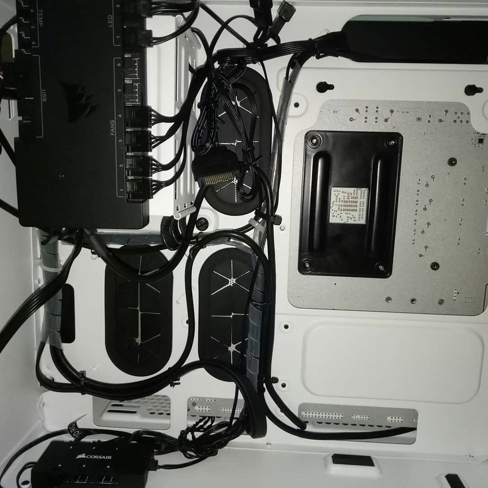 Cable Management behind the motherboard tray