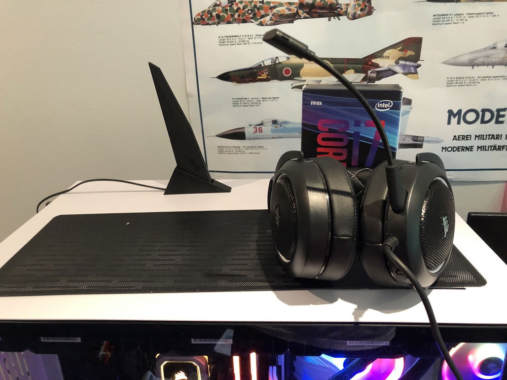 my corsair hs60 on top