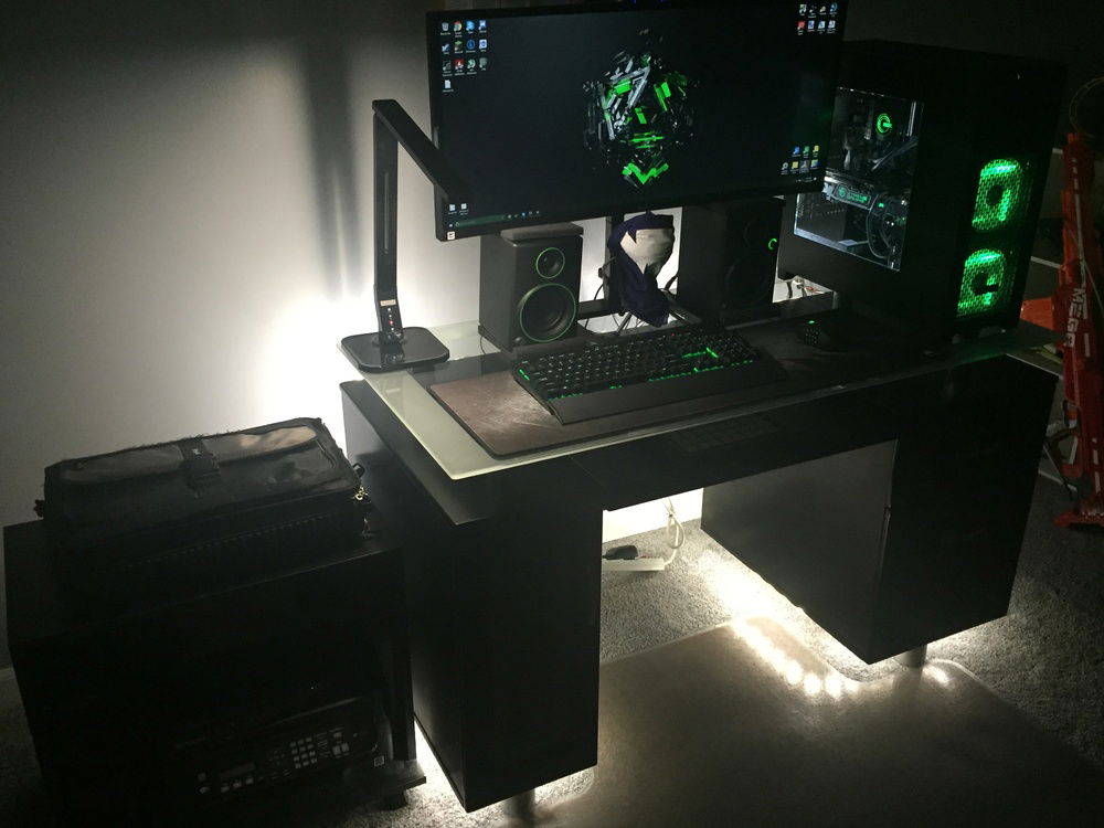 Still one of my favorite pictures of my setup to date. Despite not being recent and still rocking some old hardware, there's no denying this is a sharp looking build.