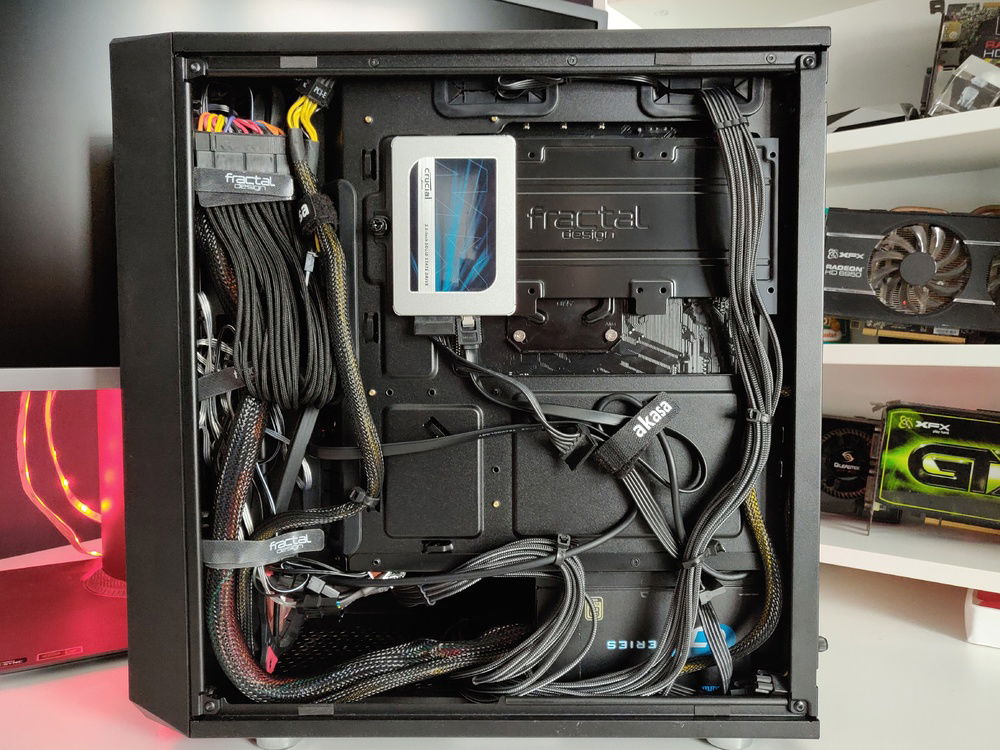 Cable management was pretty easy in this case. Not the cleanest, but it will do just fine.