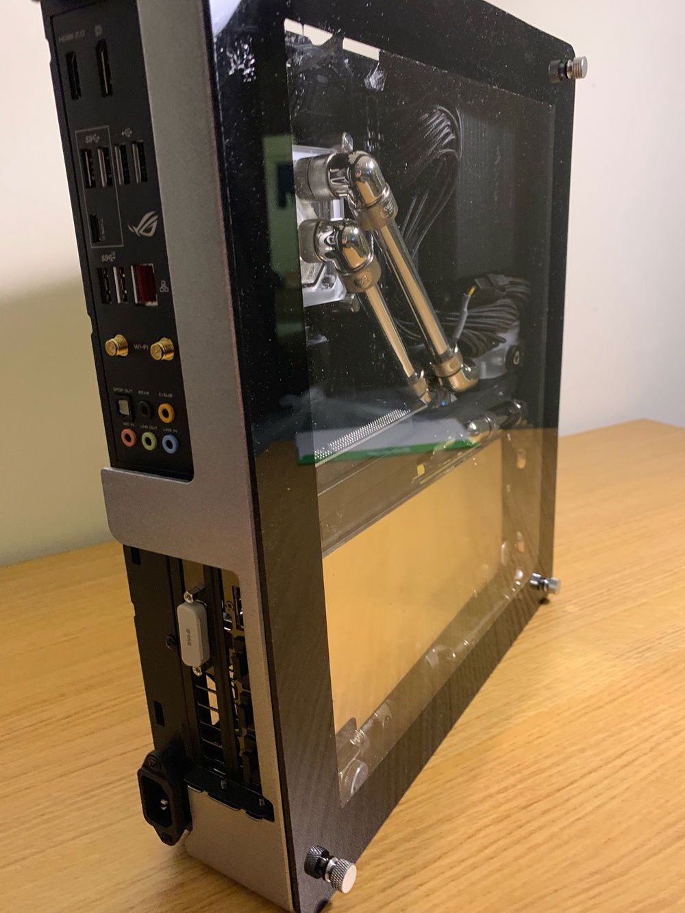 The build with modded side panels on