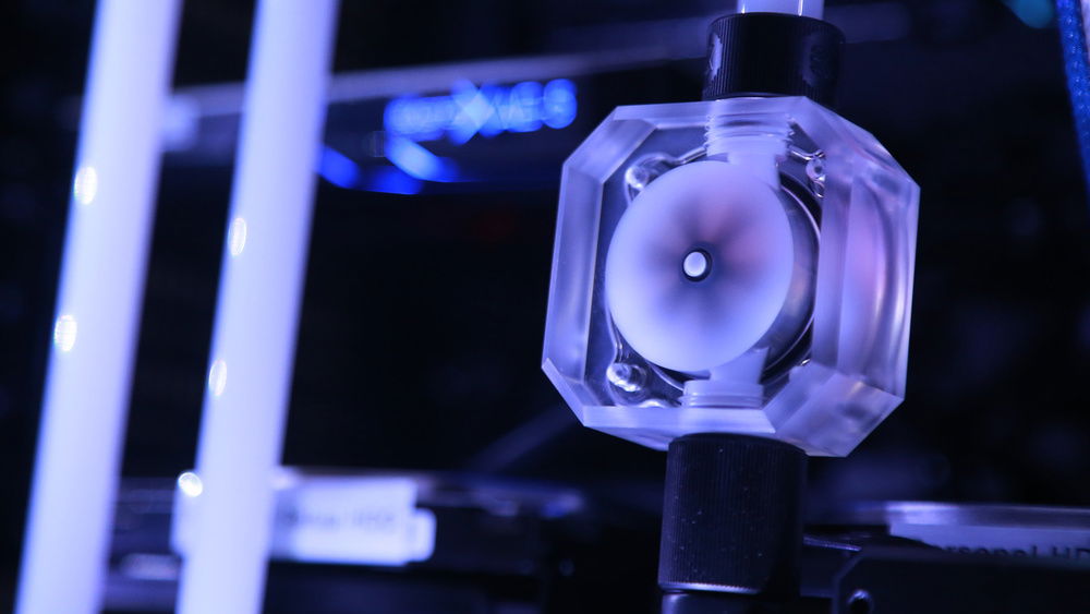 Elegance with a visual flowmeter for vga and mobo loop.