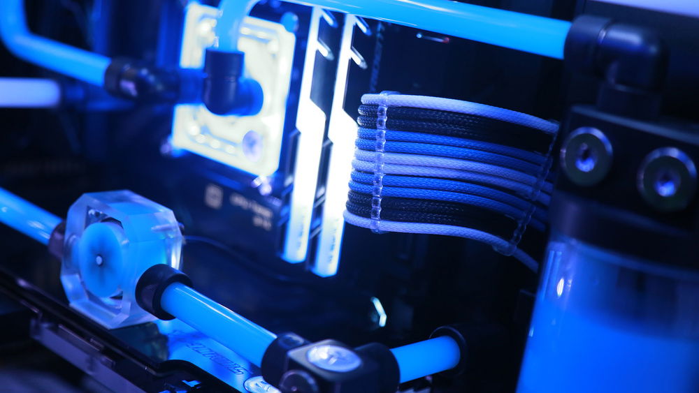 Sleeved cables by Enter Plasma.