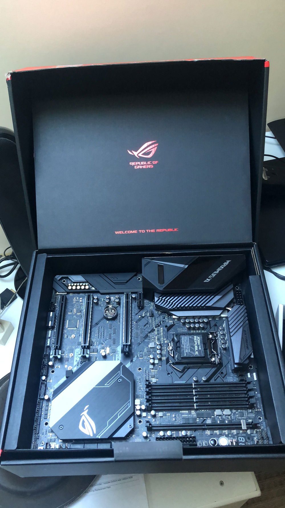 Amazing Motherboard Asus Maximus XI Extreme