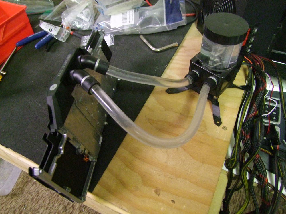 Building process: Testing the smallest custom loop in the world (leak test)