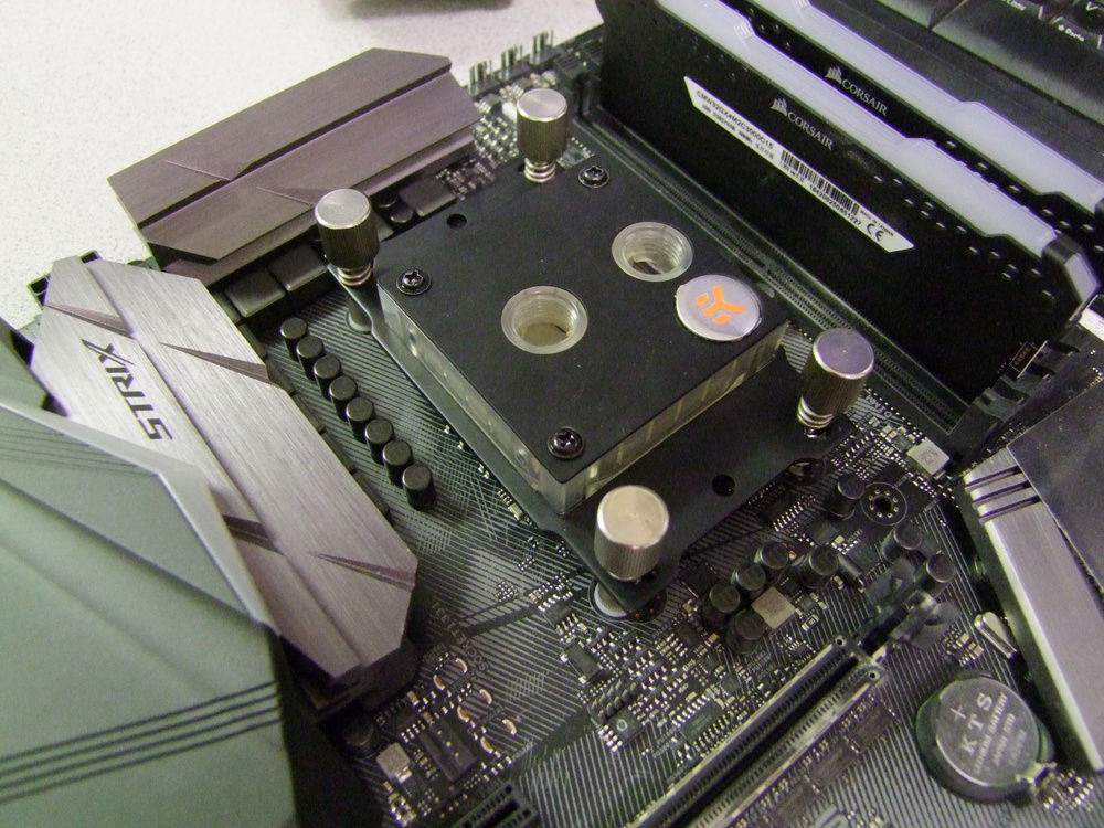 Building process: CPU block installation