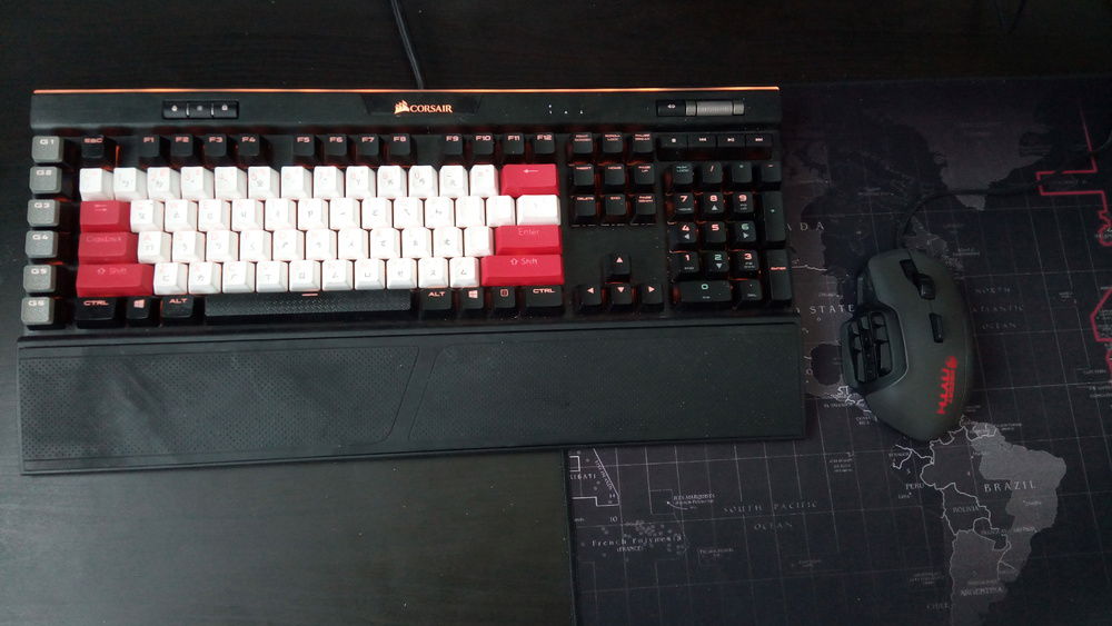 My Corsair k95 RGB Platnium with custom Chinese keycaps and Roccat Nyth