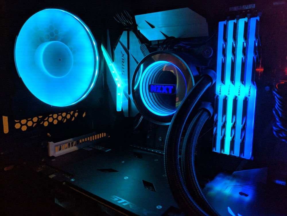 This shows off the Back of the rig, almost from my Point of View while gaming (this was taken with the TG off ín order to reduce reflections)