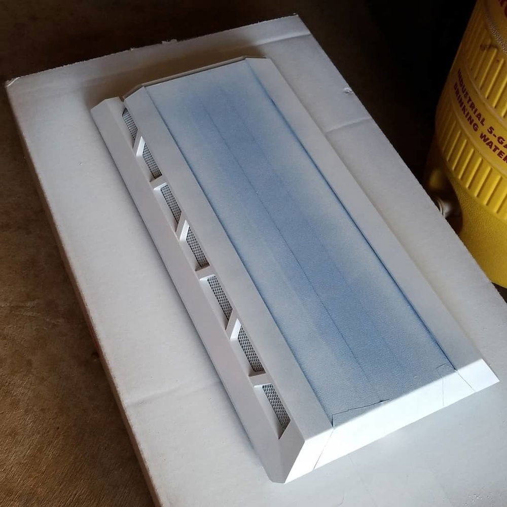 Started the paint of the top panel.