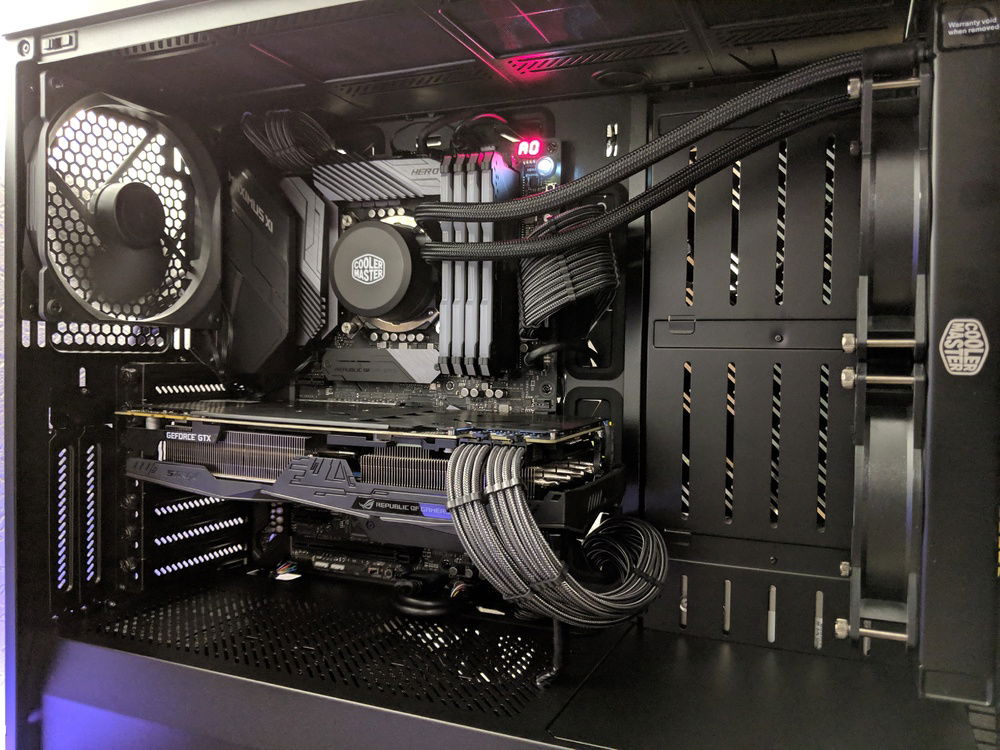 Lights off shot again. The black on carbon look when the build's off is so satisfying...