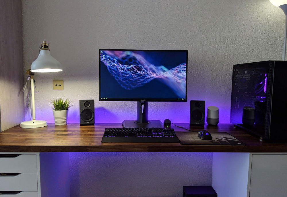 Setup during the day with lights on.