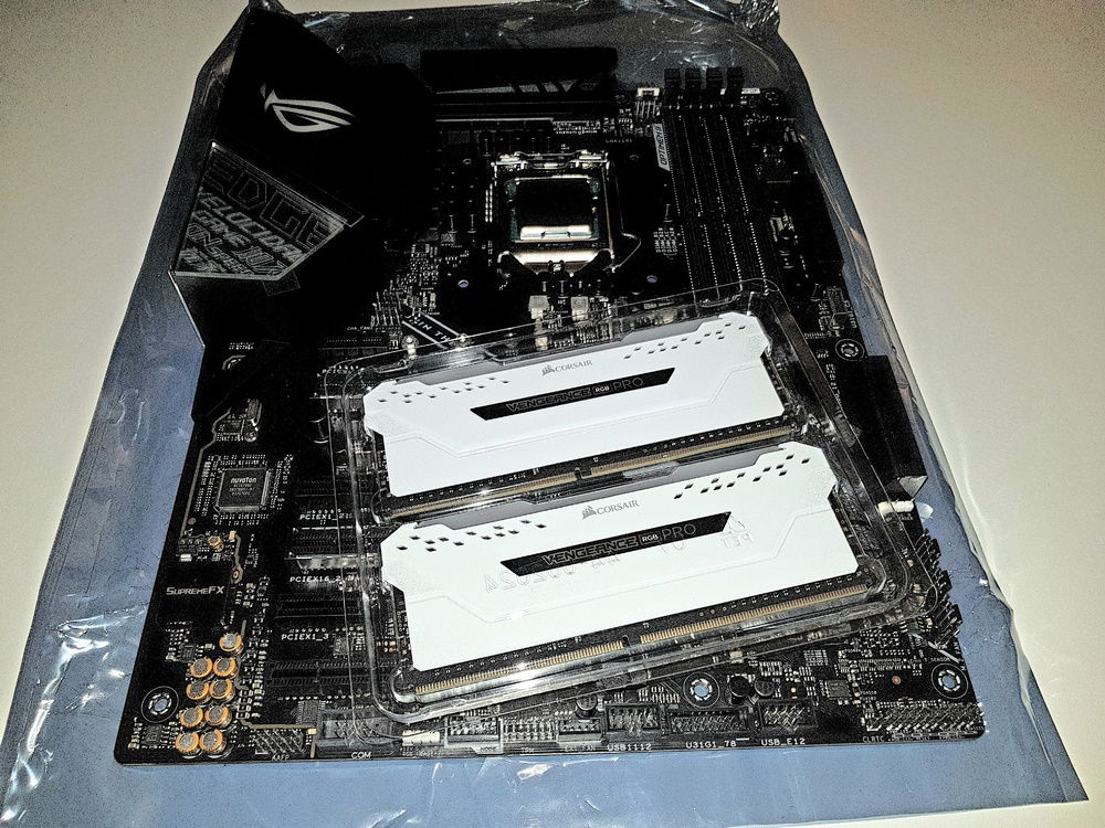 Time for some memory as well. White Corsair RGB pros to suit the case.