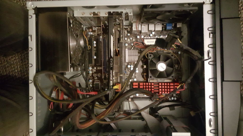 **Before** (That cable management... oh gawd.. my first build ever... don't hate)