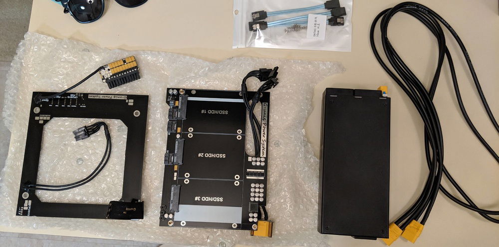 G-unique Brick, Motherboard tray, and HDD/SDD upgrade kit.