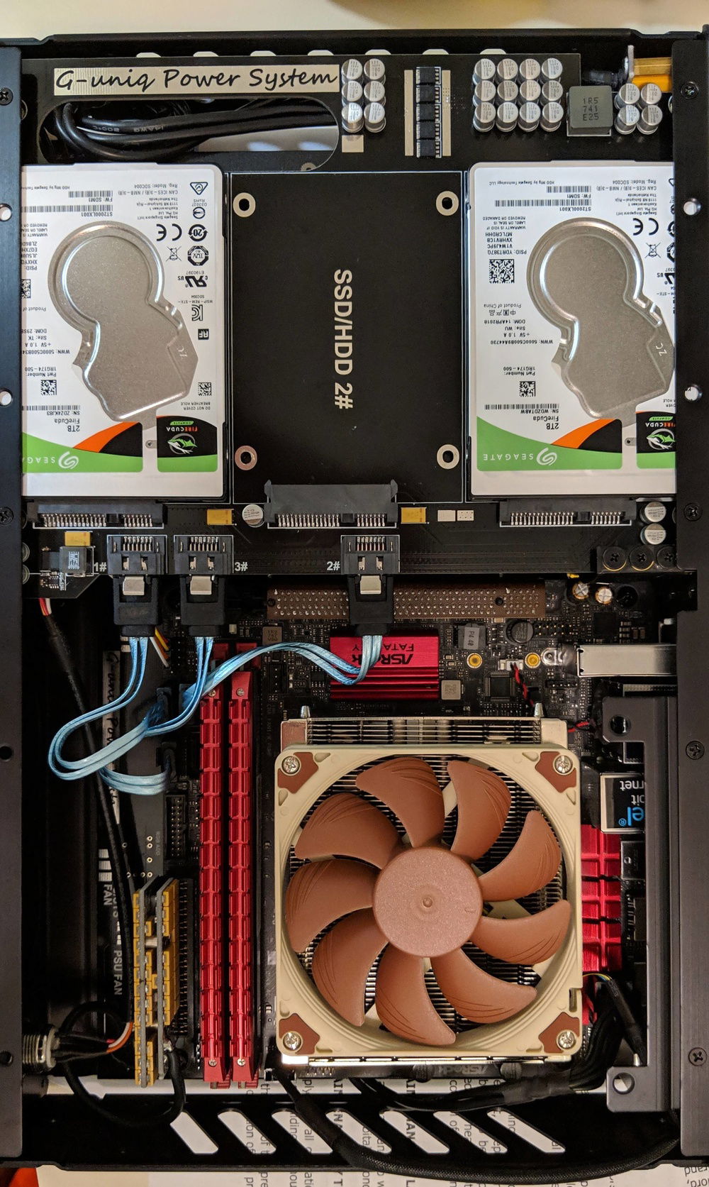 Final assembly.
Graphics card is on the other side of the drives.
