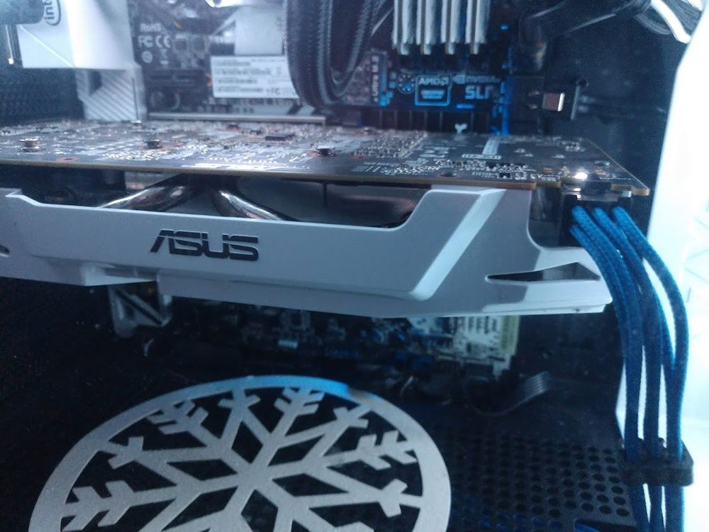 Blue PCIe cable with blue LED. Cold Heart.