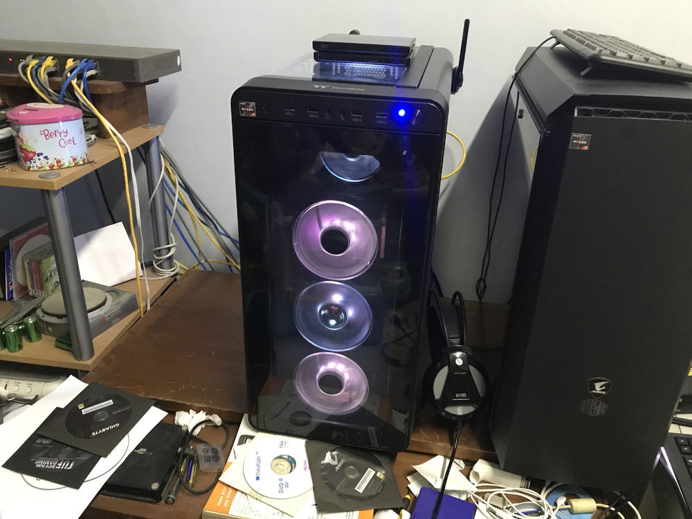 Now all front fans are RGB.