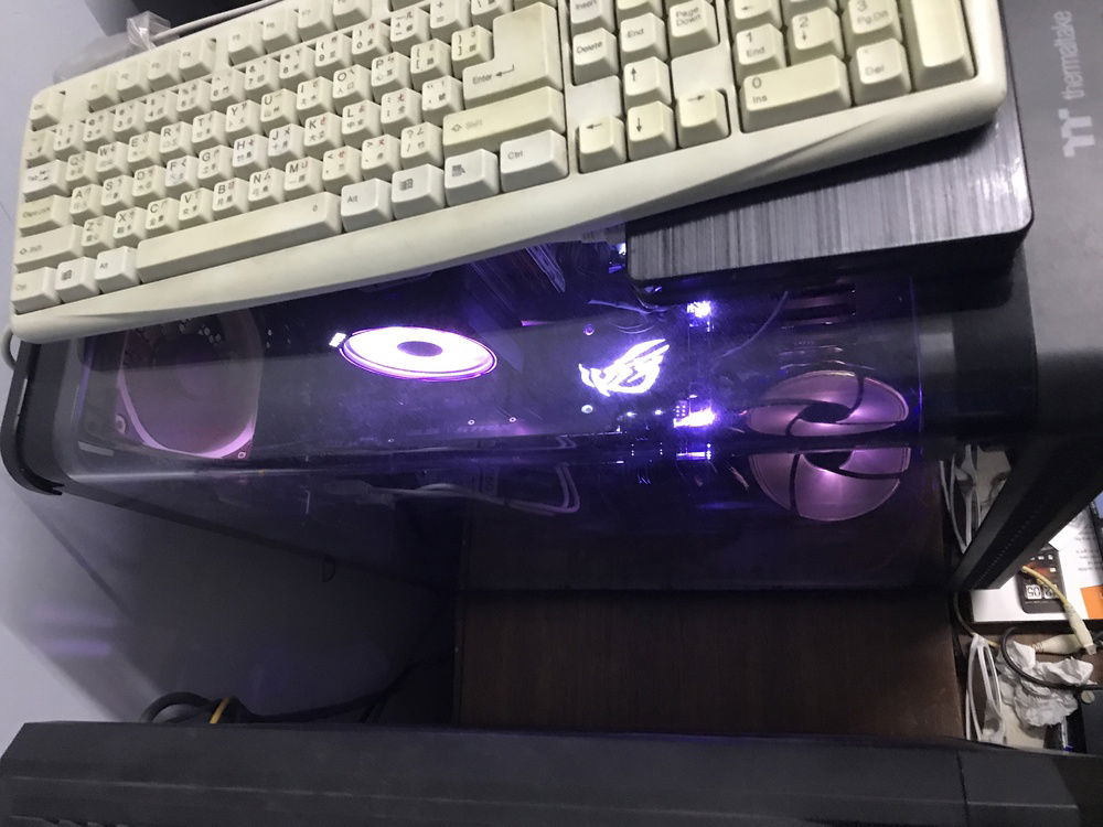 They don't call the case the View for nothing. A mostly transparent piece makes up for the side and top panels.