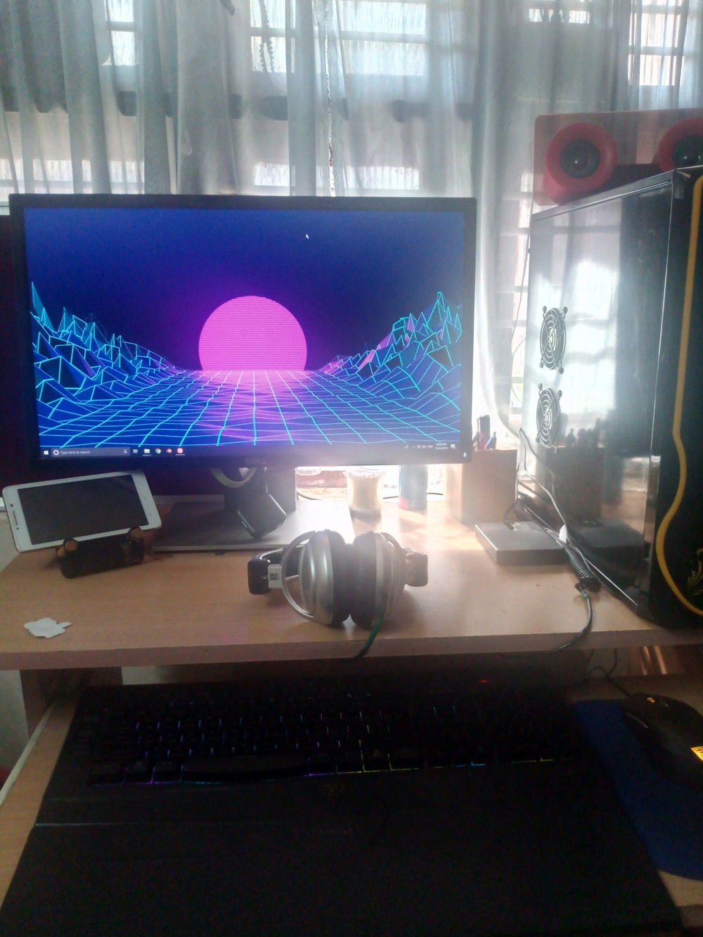 My display a 27 inch Dell. It's pretty good. 75 Hz supports 2K.